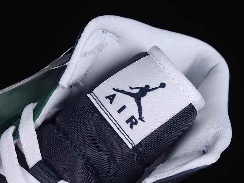 All categories Air Jordan Jordan series basketball shoes Air Jordan 1 Mid Air Jordan 1 Mid SE AJ1 Joe 1 navy blue and green color matching Zhongbang basketball shoes DZ5326-300